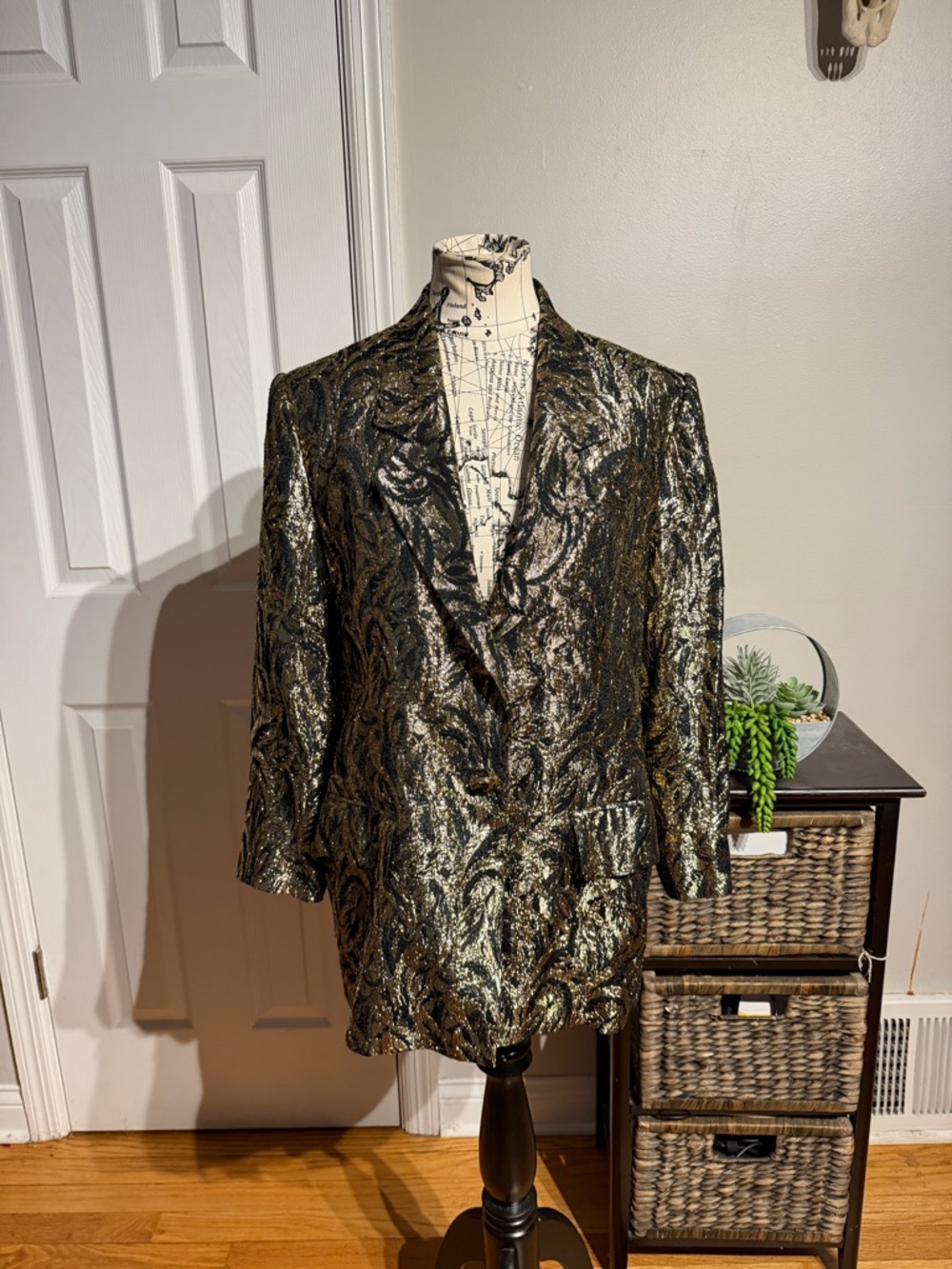 Kosilk Silk Vintage Brocade Jacquard Shiny Black/Gold Metallic Paisley Blazer L
